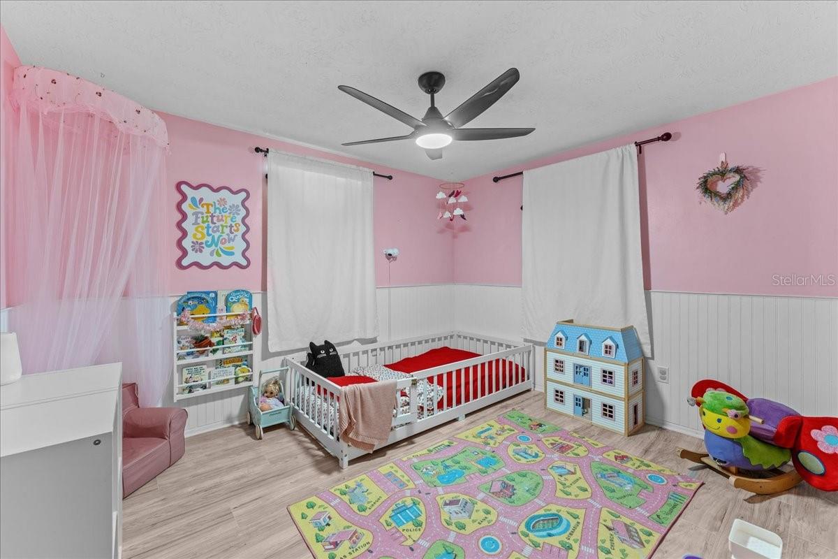 Listing photo id 23 for 3748 Redwood Drive