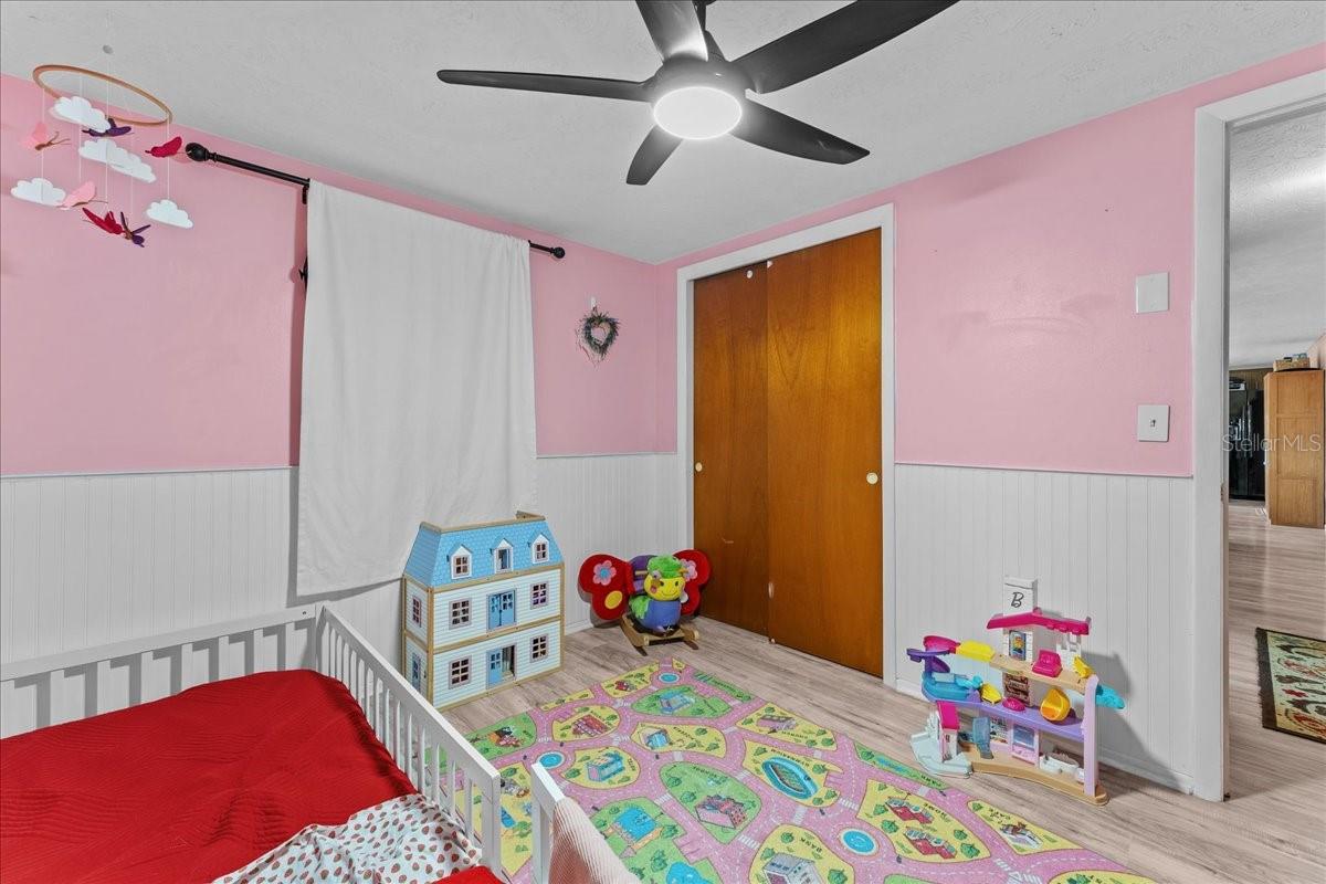 Listing photo id 24 for 3748 Redwood Drive