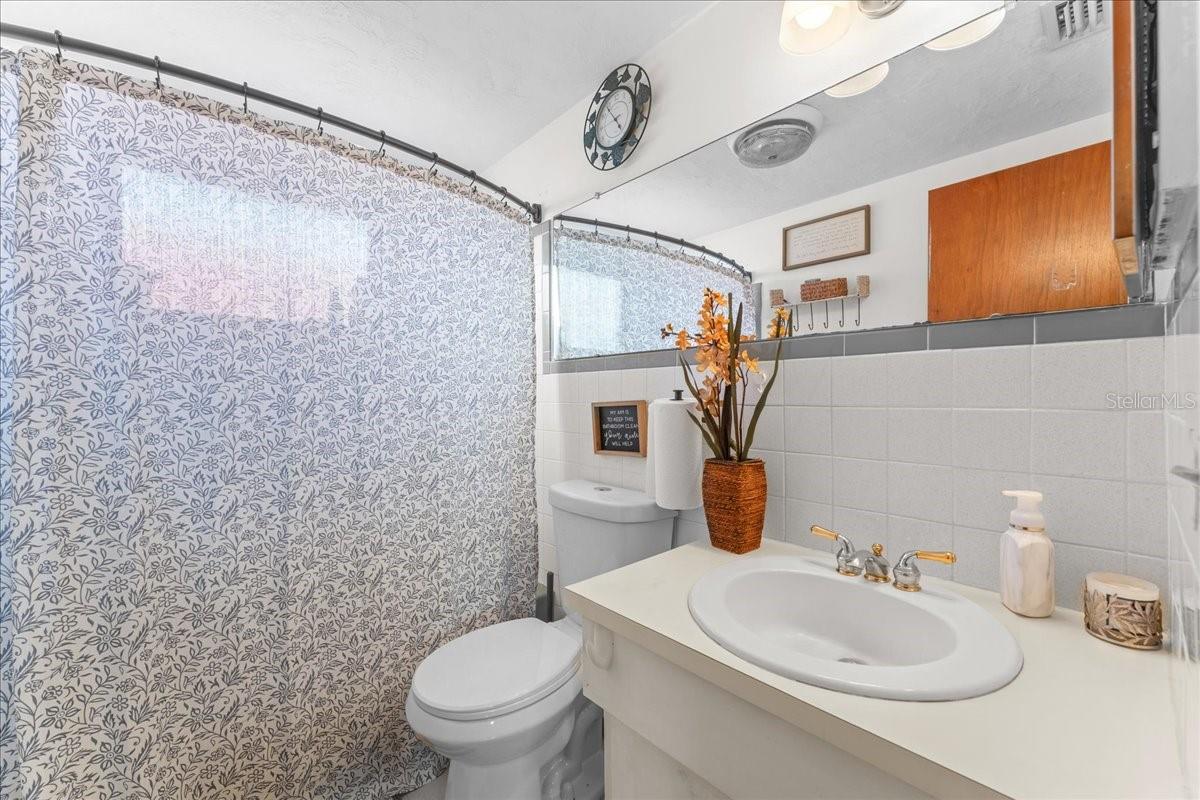Listing photo id 26 for 3748 Redwood Drive