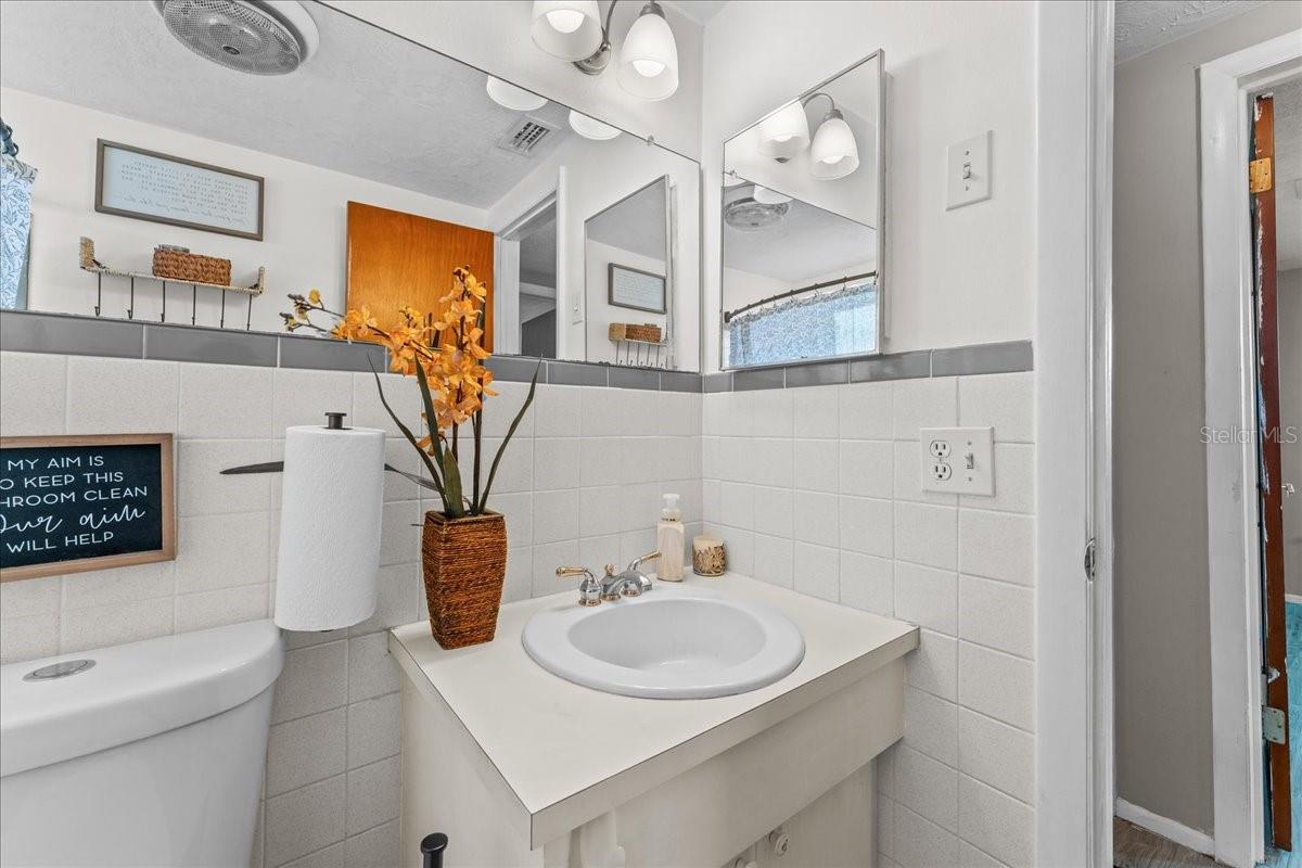 Listing photo id 27 for 3748 Redwood Drive