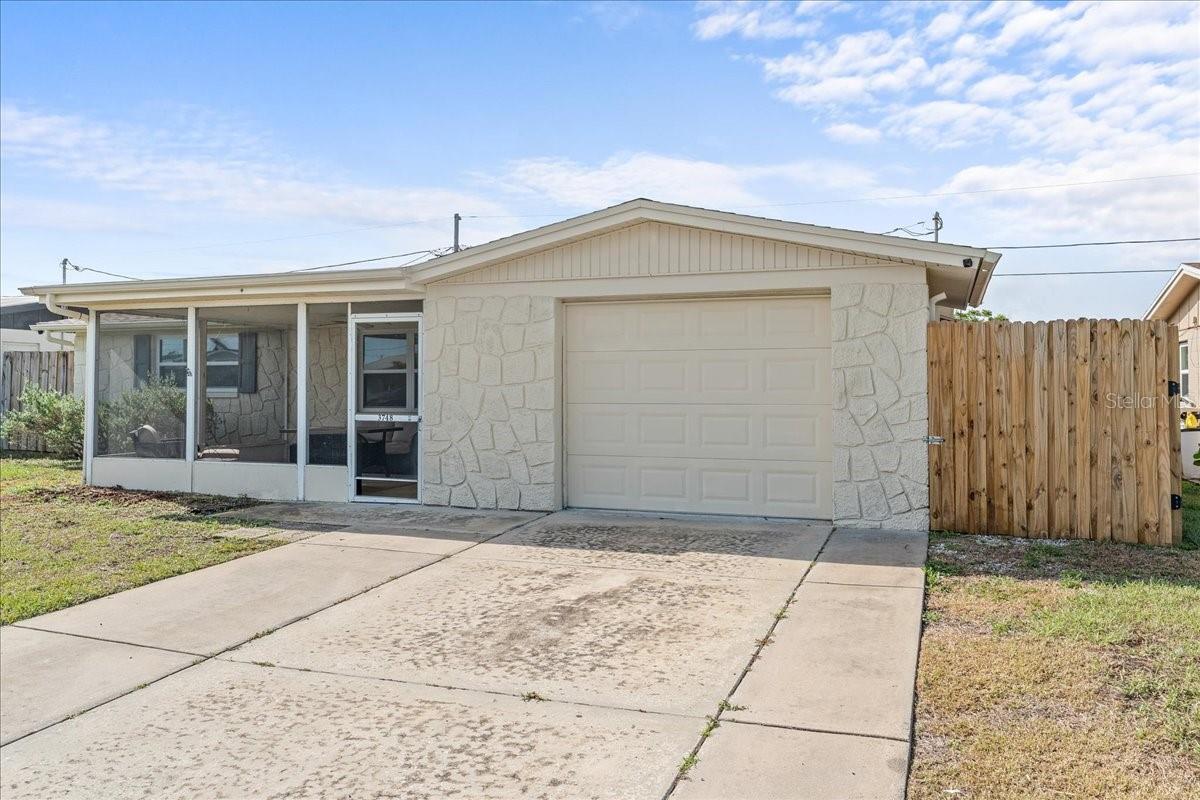 Listing photo id 1 for 3748 Redwood Drive