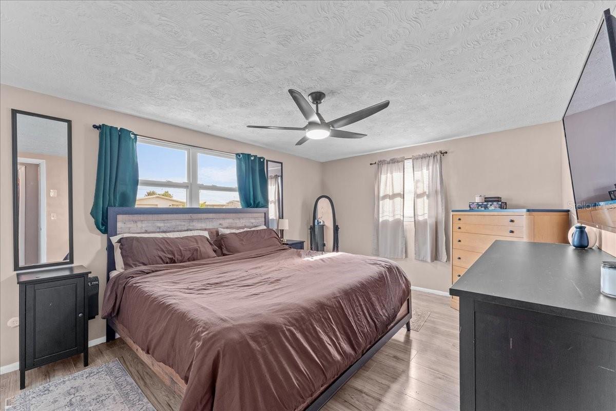 Listing photo id 28 for 3748 Redwood Drive
