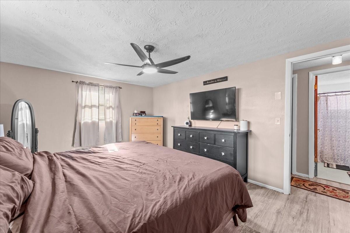 Listing photo id 29 for 3748 Redwood Drive