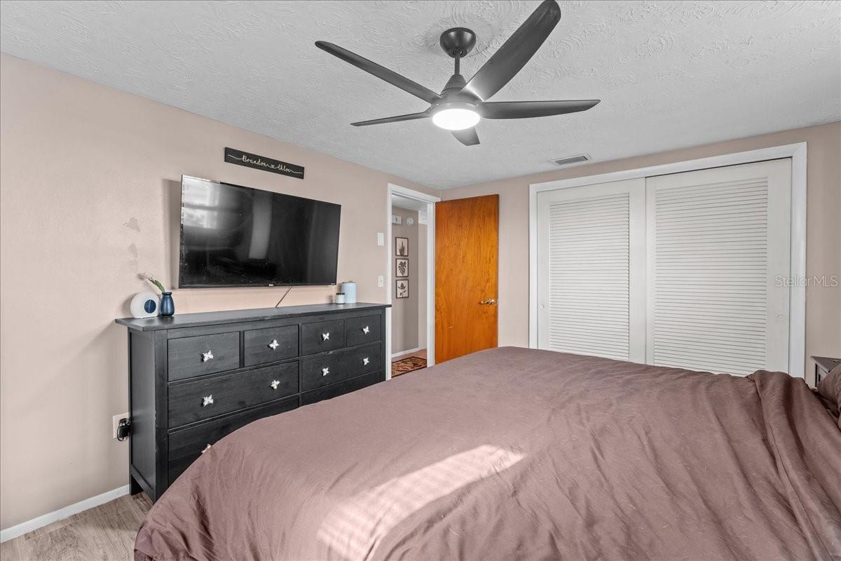 Listing photo id 30 for 3748 Redwood Drive