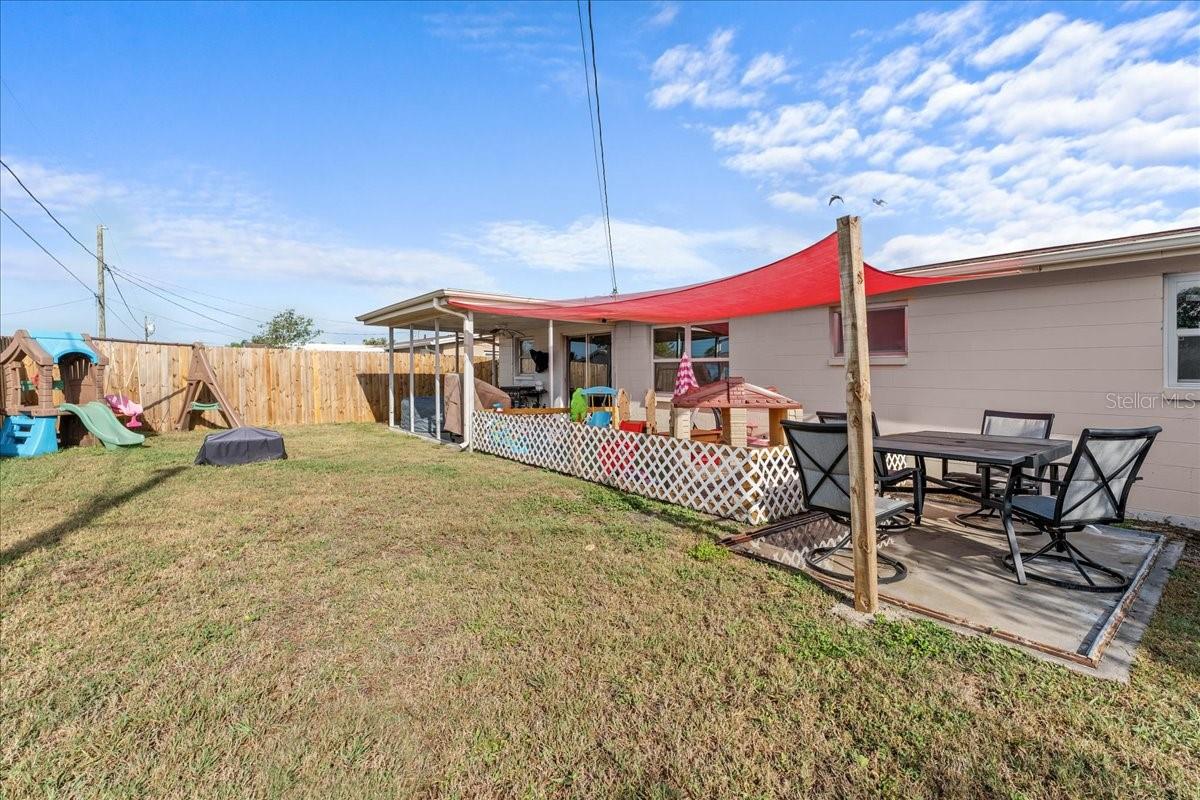 Listing photo id 33 for 3748 Redwood Drive