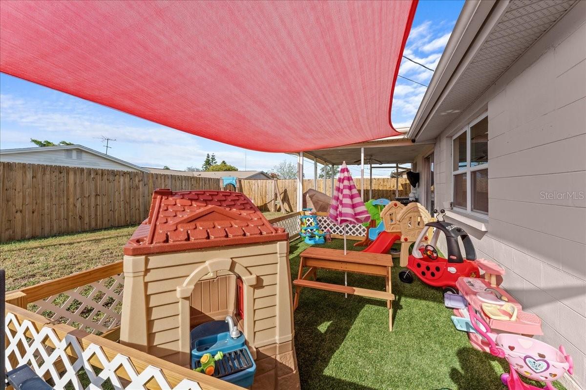 Listing photo id 34 for 3748 Redwood Drive