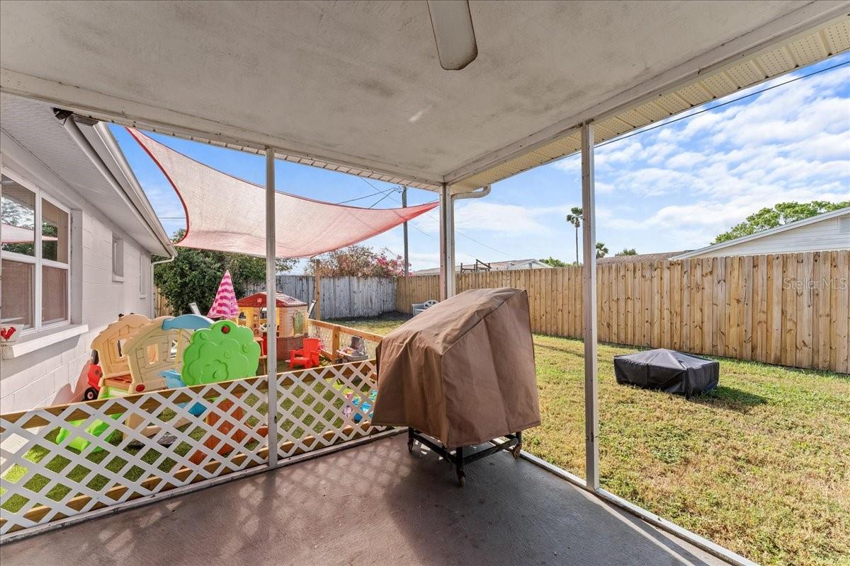 Listing photo id 36 for 3748 Redwood Drive