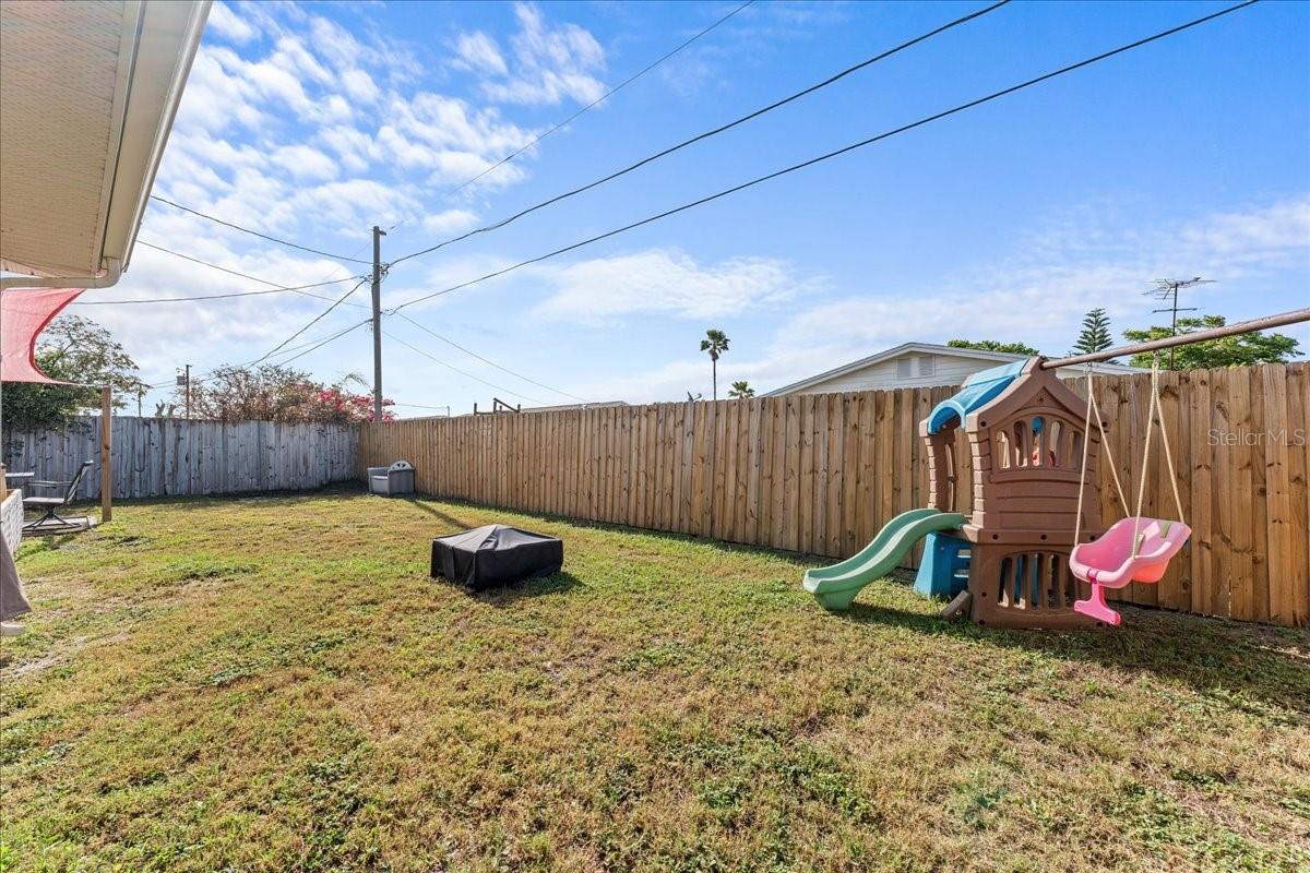 Listing photo id 37 for 3748 Redwood Drive