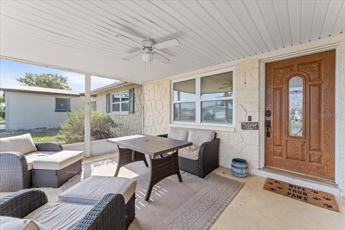 Listing photo id 2 for 3748 Redwood Drive