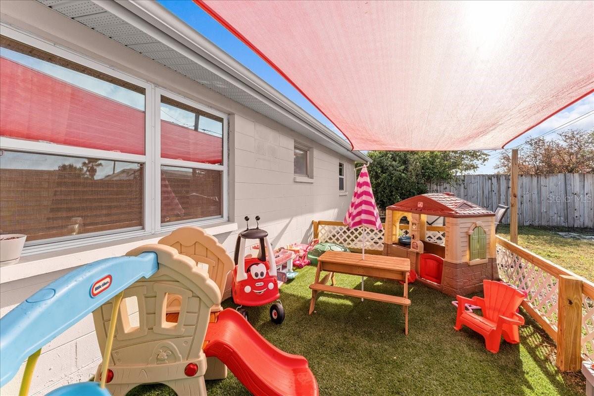 Listing photo id 39 for 3748 Redwood Drive
