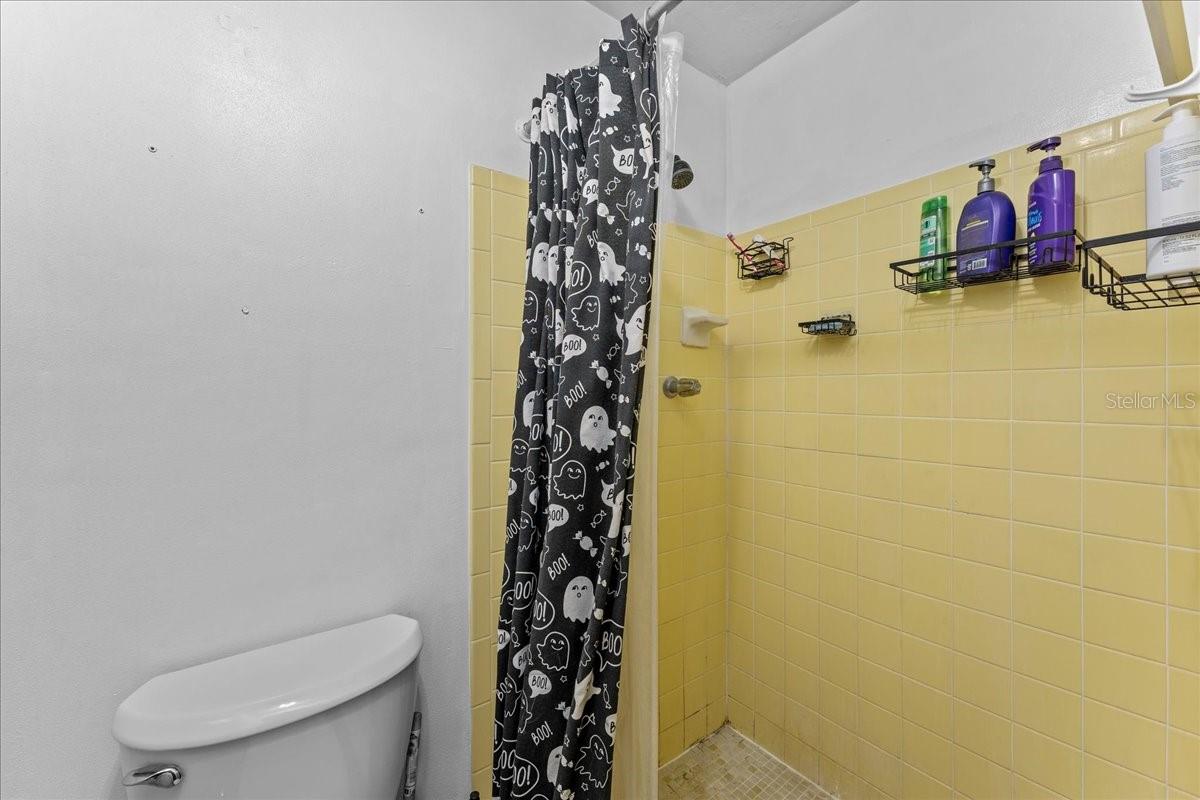 Listing photo id 40 for 3748 Redwood Drive