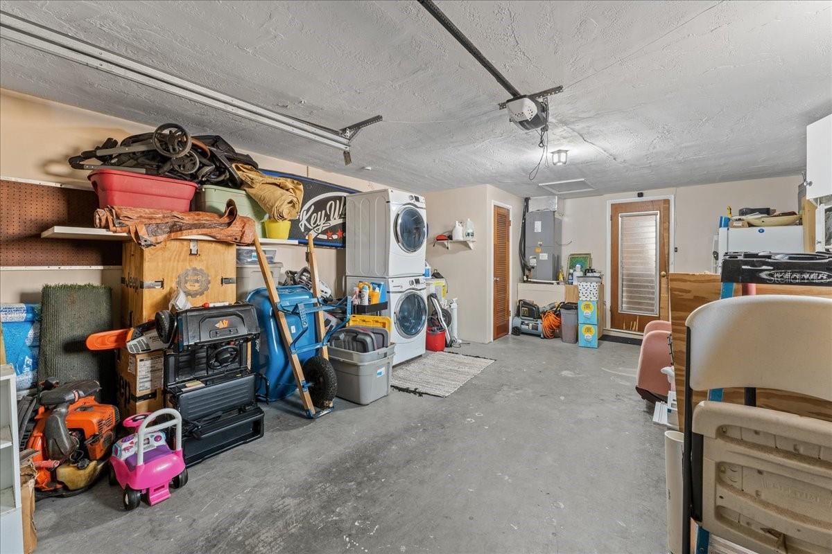 Listing photo id 42 for 3748 Redwood Drive