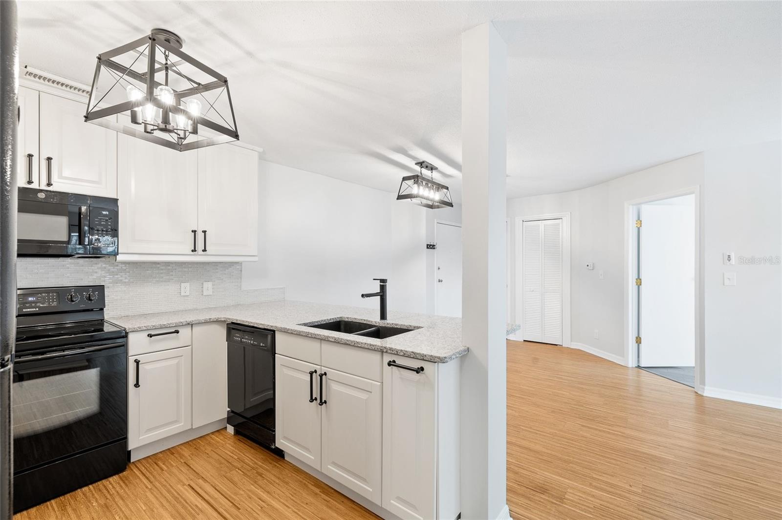 Image 7 of 31 For 2314 Clewis Court 106