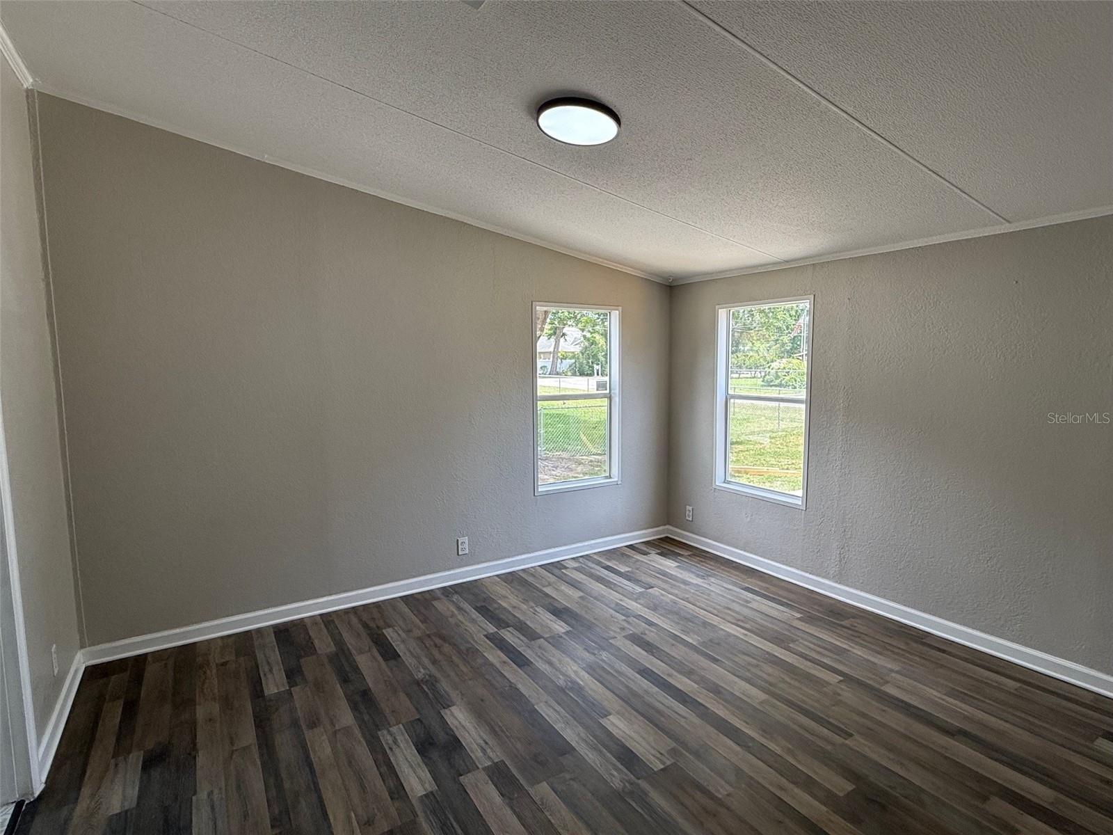 Listing photo id 11 for 304 Mccolskey Avenue