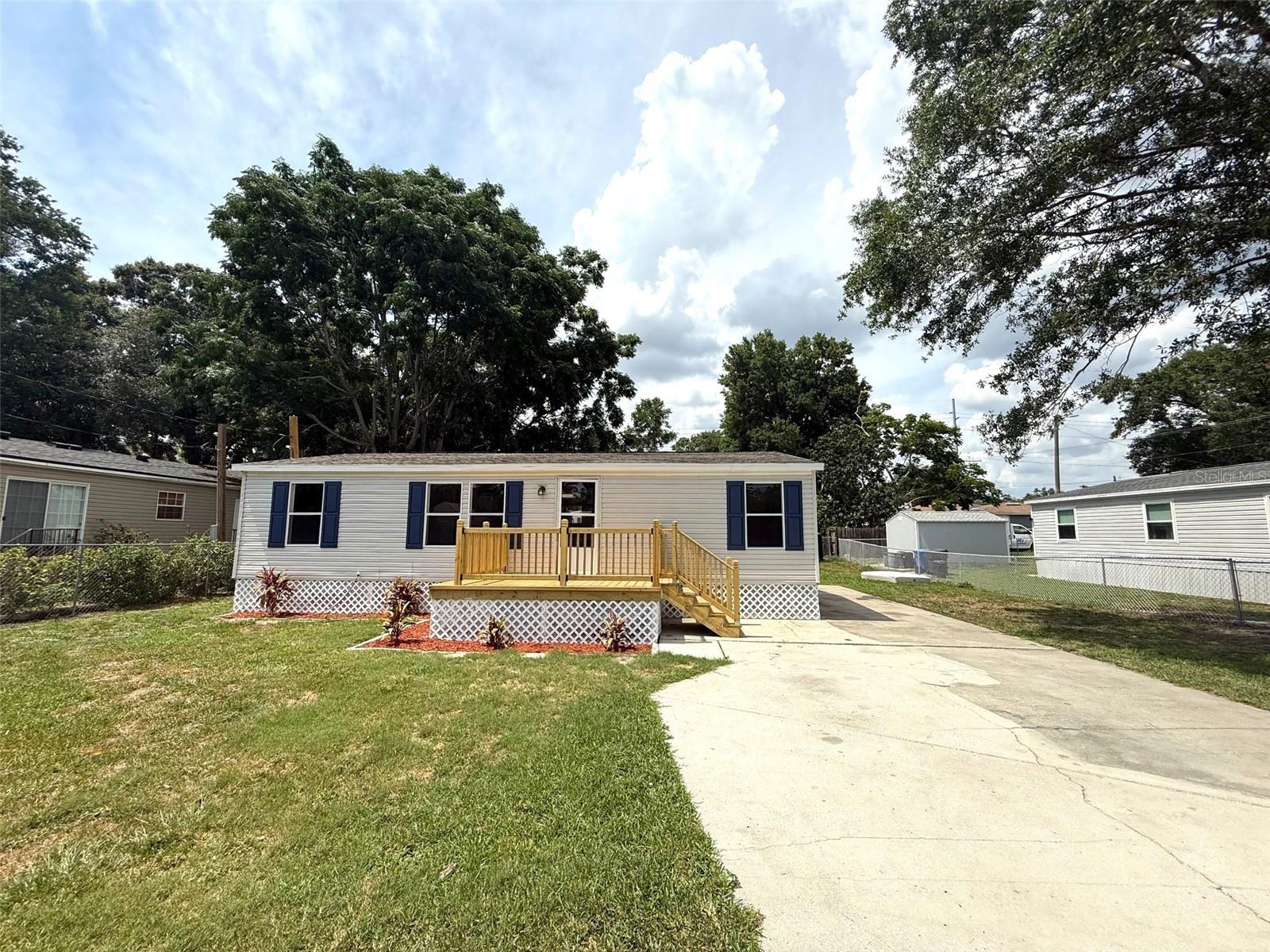 Listing photo id 0 for 304 Mccolskey Avenue