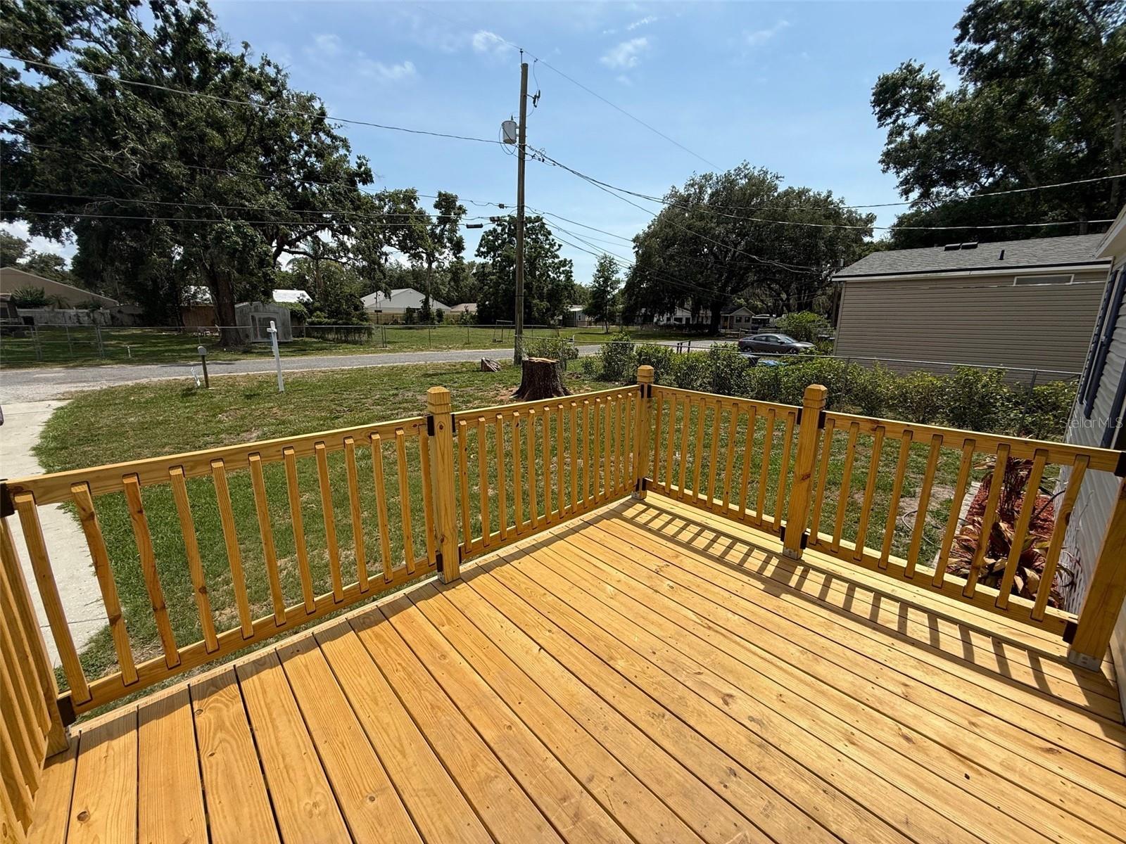 Listing photo id 1 for 304 Mccolskey Avenue
