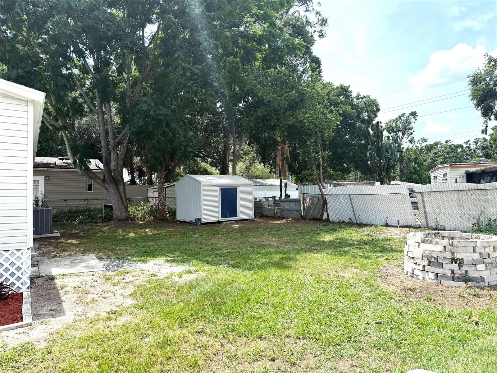 Listing photo id 3 for 304 Mccolskey Avenue