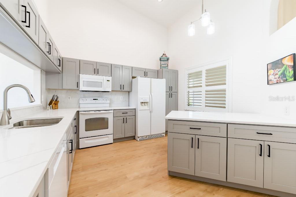 Image 4 of 30 For 6208 Country Club Way
