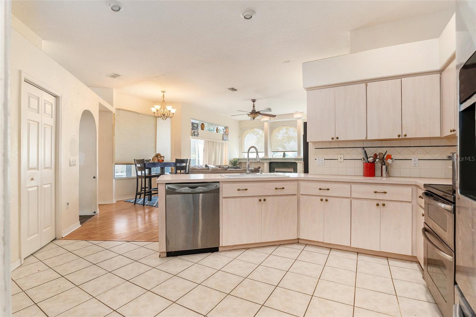 Image 14 of 28 For 13403 Bolton Court