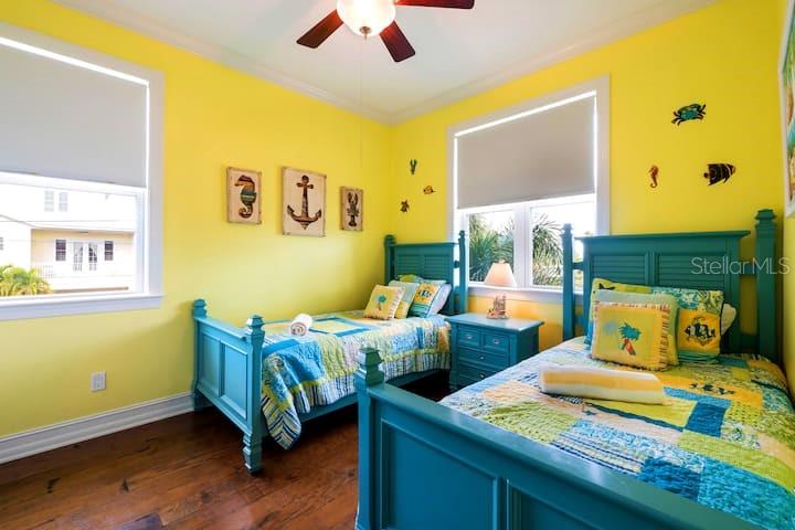 Image 12 of 63 For 4808 Gulf Drive B