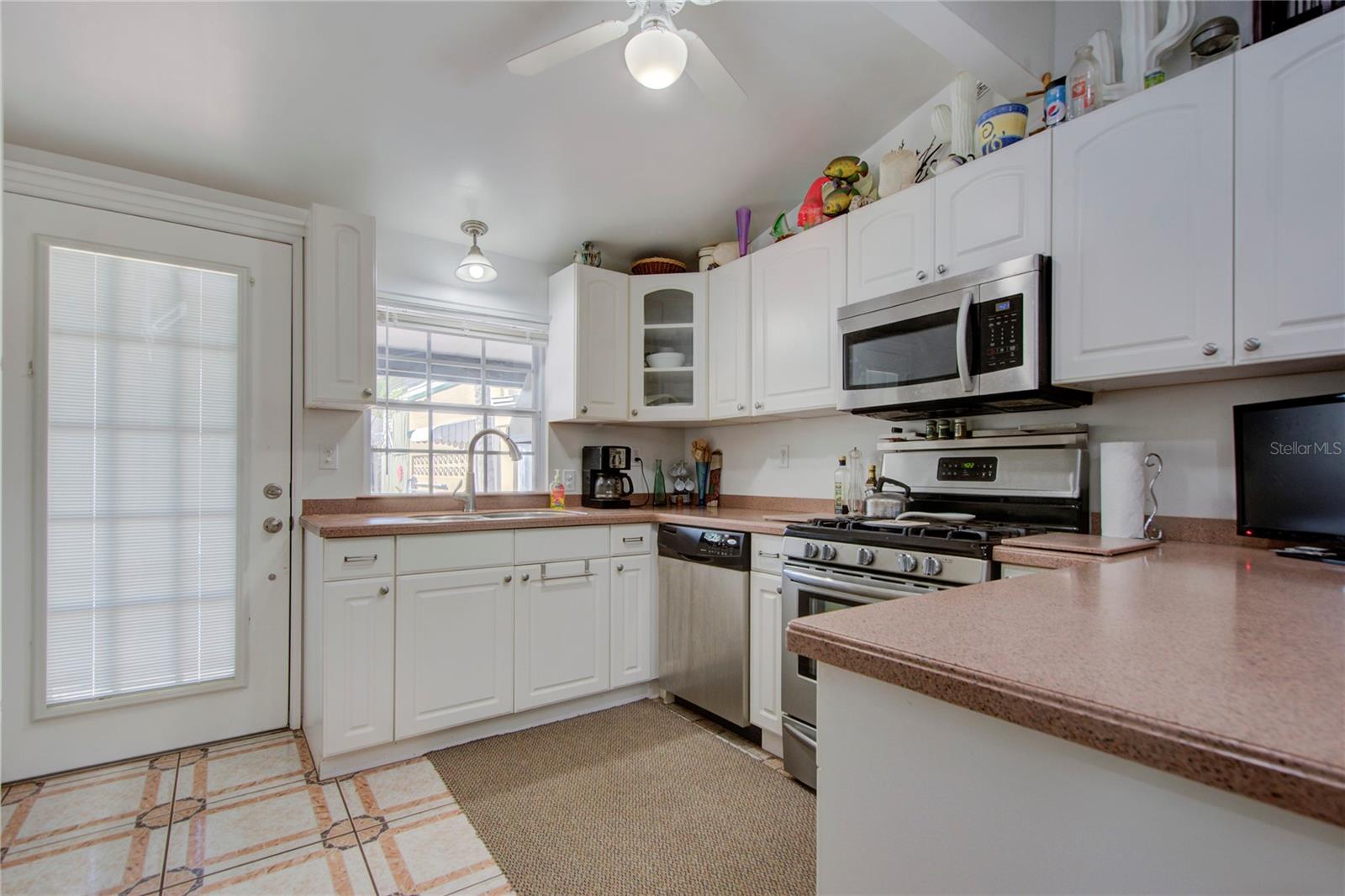 Image 12 of 66 For 921 24th Avenue N