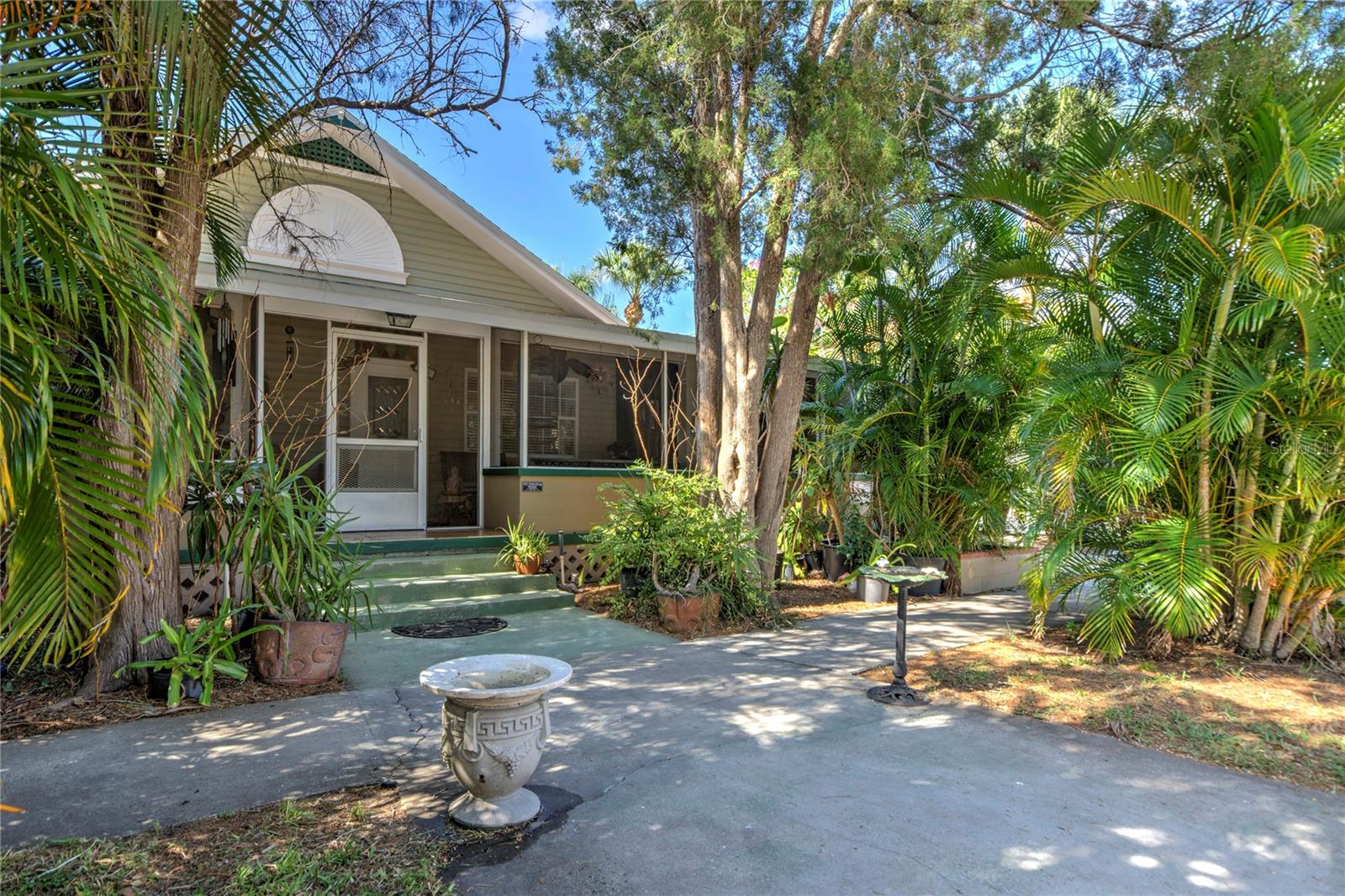 Image 2 of 66 For 921 24th Avenue N