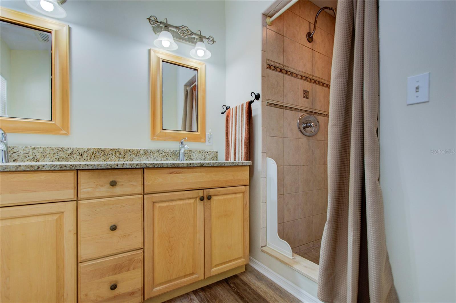 Image 25 of 66 For 921 24th Avenue N