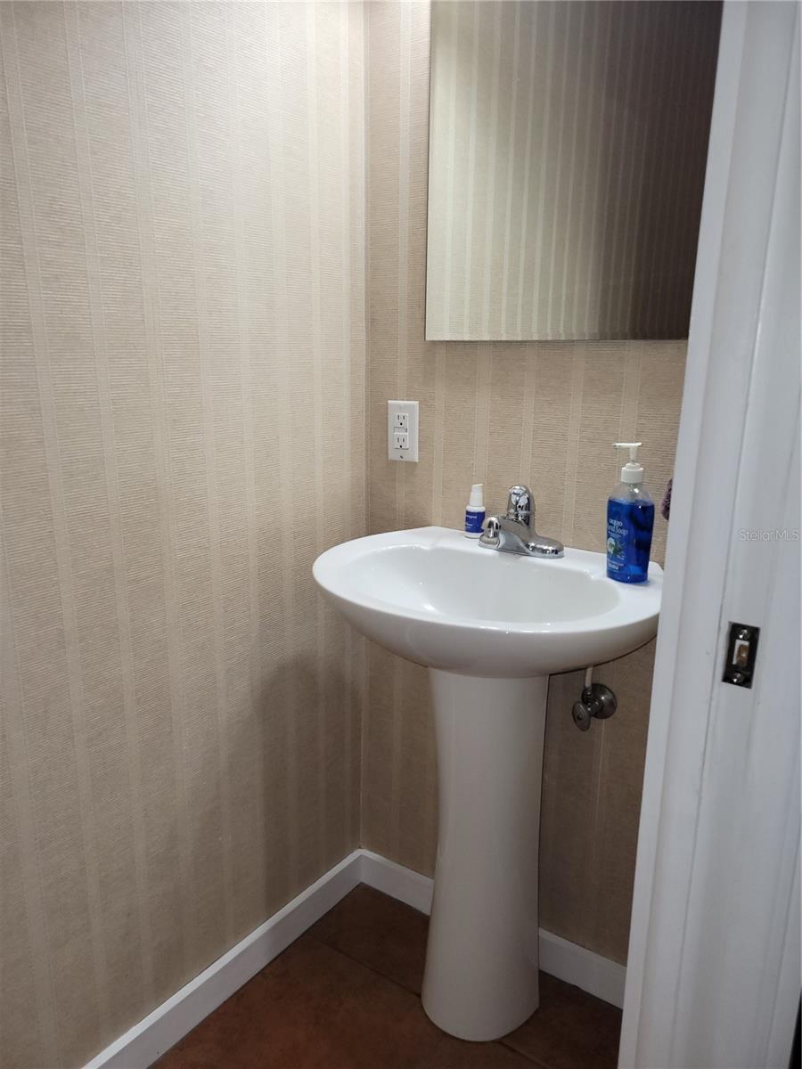 Image 31 of 66 For 921 24th Avenue N