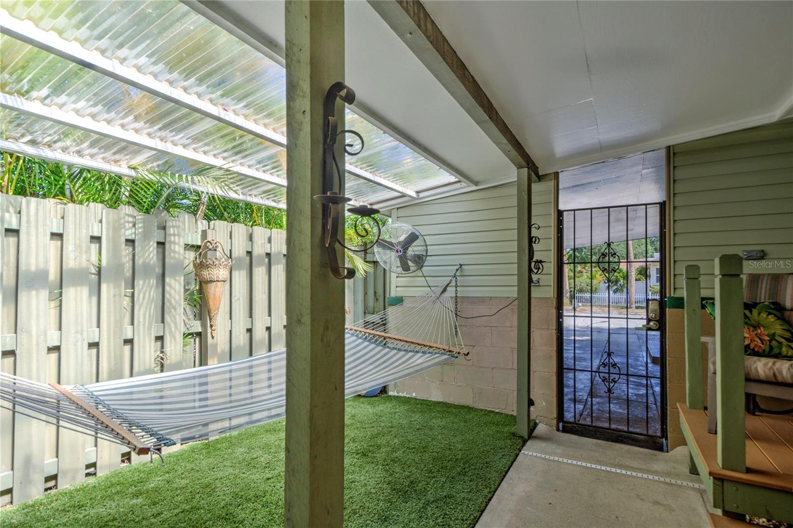 Image 35 of 66 For 921 24th Avenue N