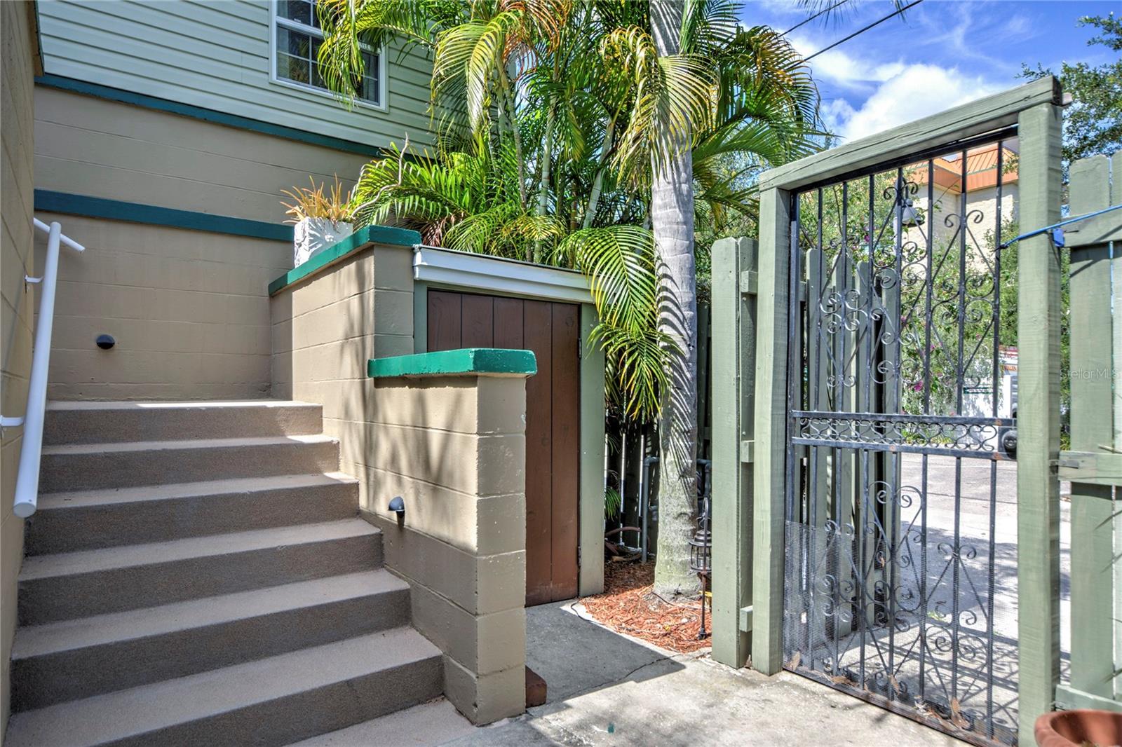 Image 51 of 66 For 921 24th Avenue N