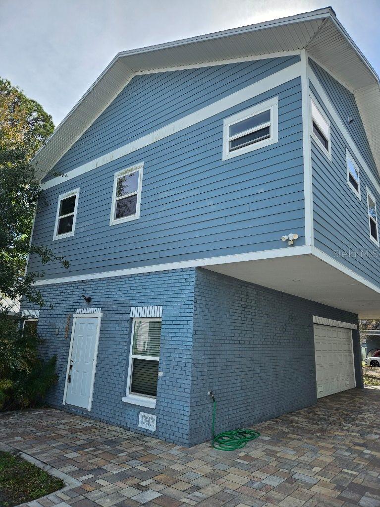 Image 2 of 19 For 2203 Davis Street