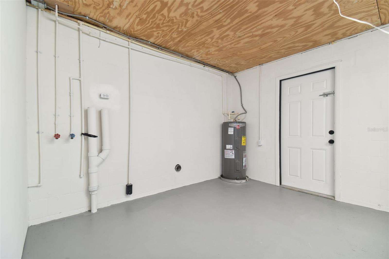 Image 34 of 65 For 13617 Frances Avenue