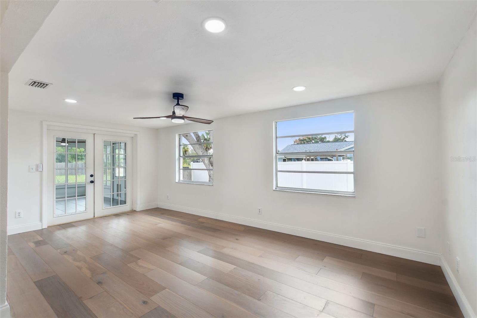 Image 26 of 53 For 8512 Longboat Lane