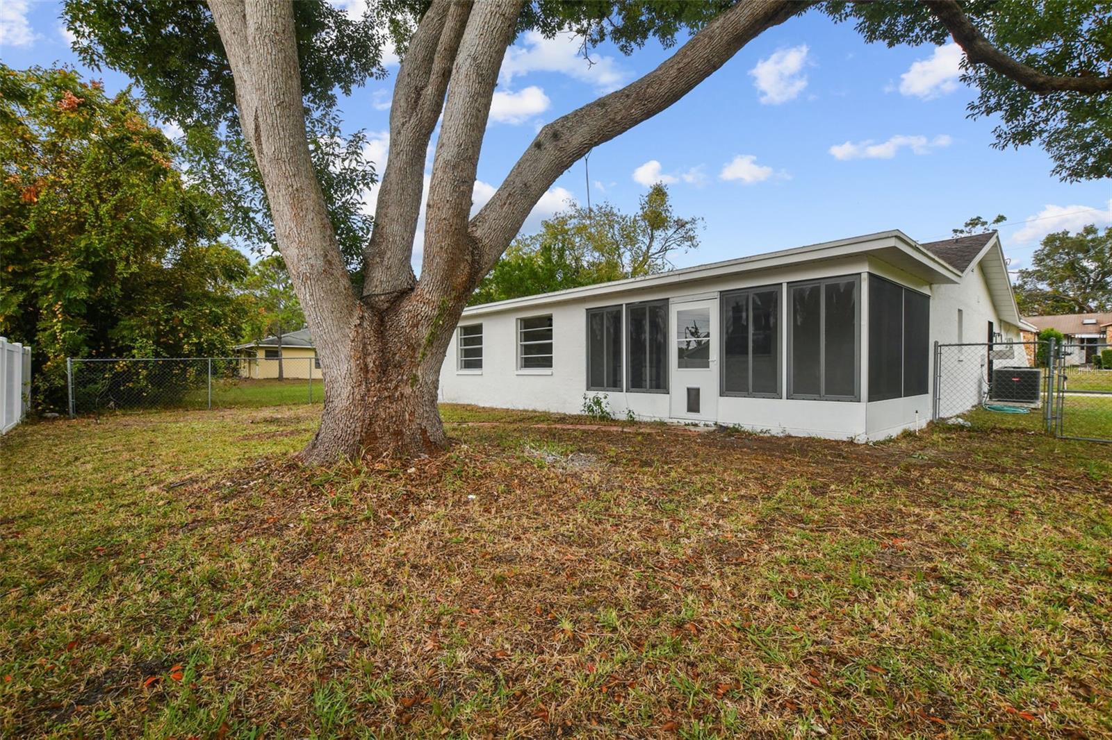 Image 8 of 53 For 8512 Longboat Lane