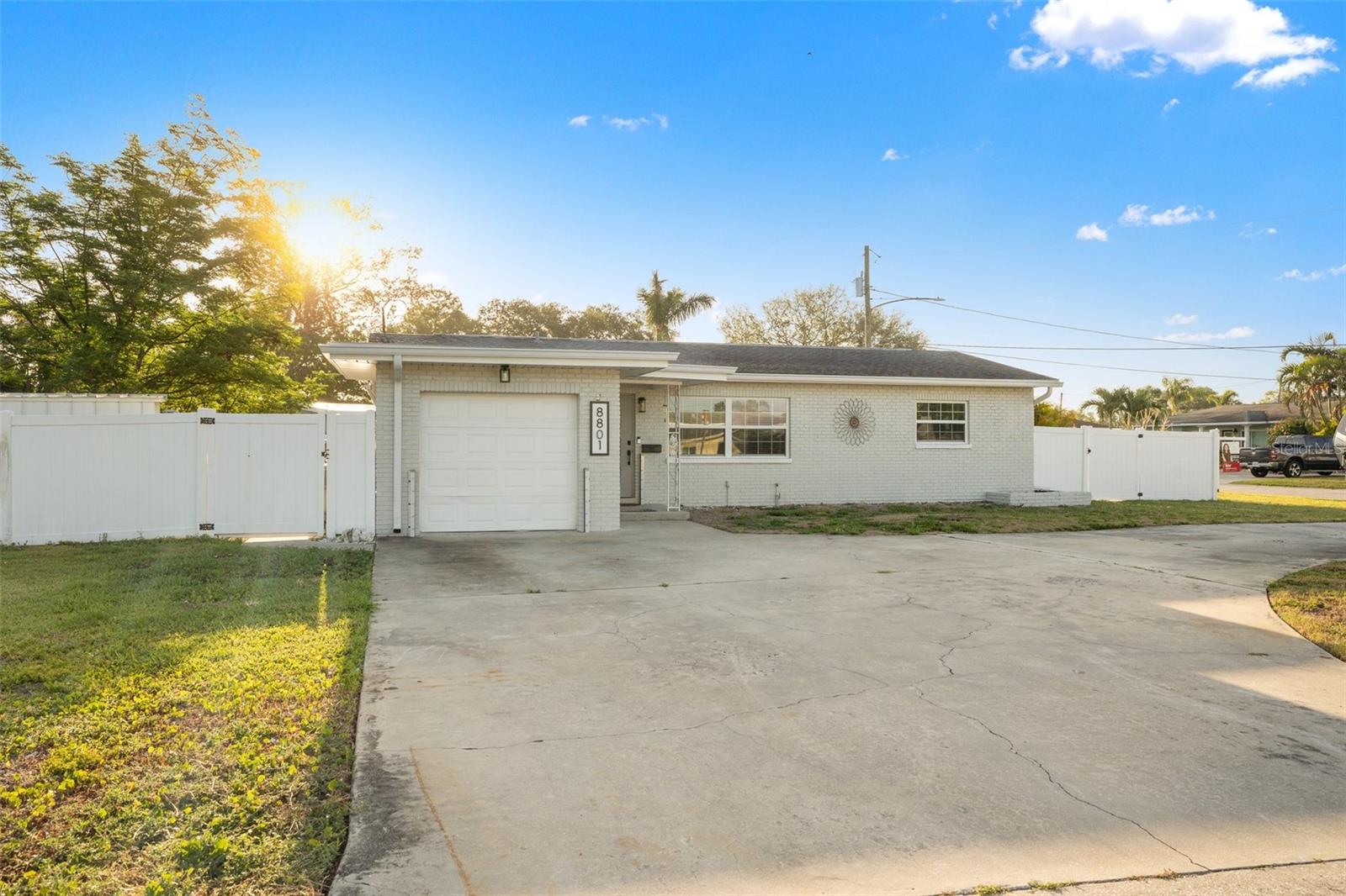 Image 2 of 25 For 8801 Sunlit Cove Drive Ne