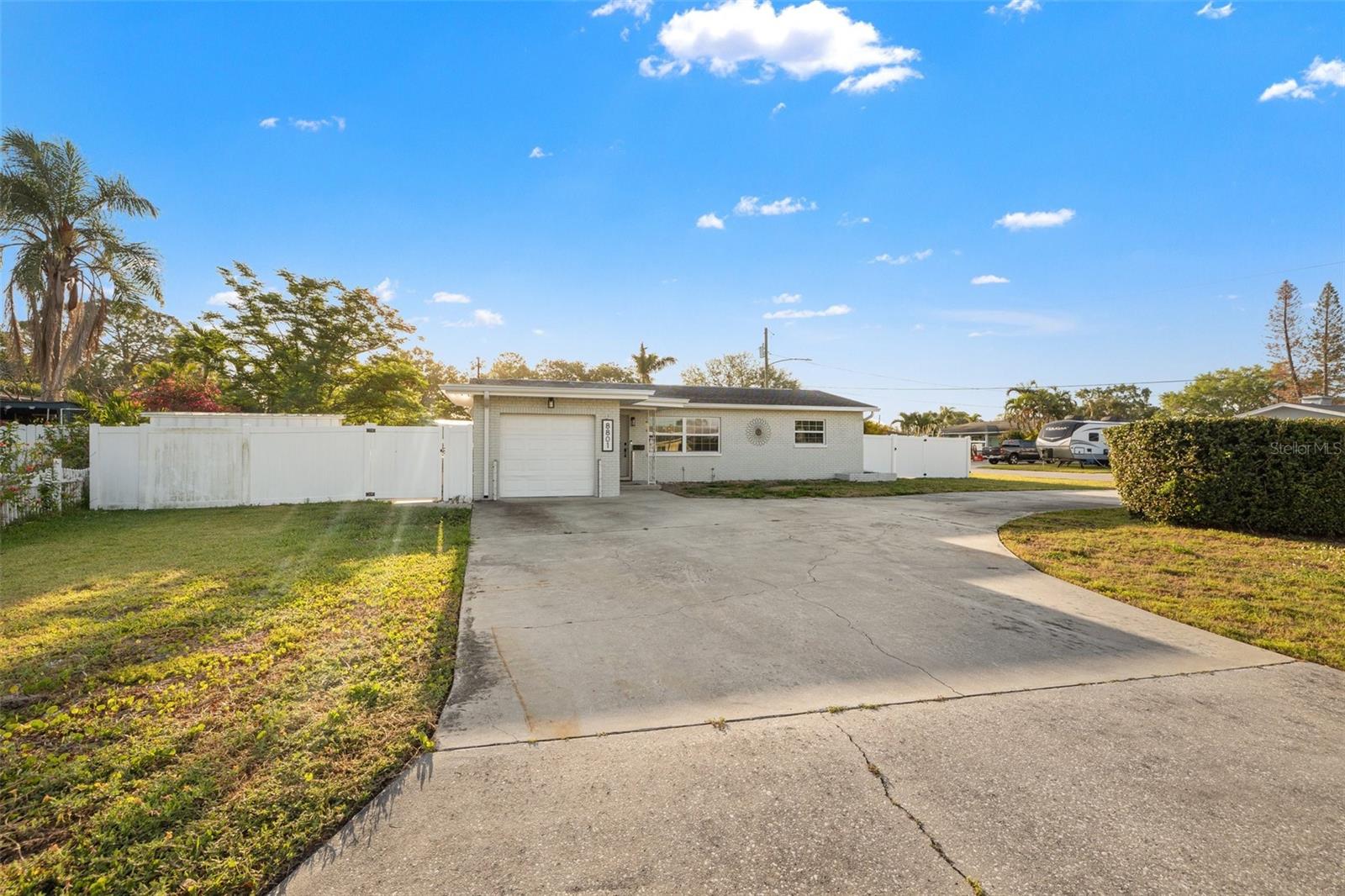 Image 3 of 25 For 8801 Sunlit Cove Drive Ne