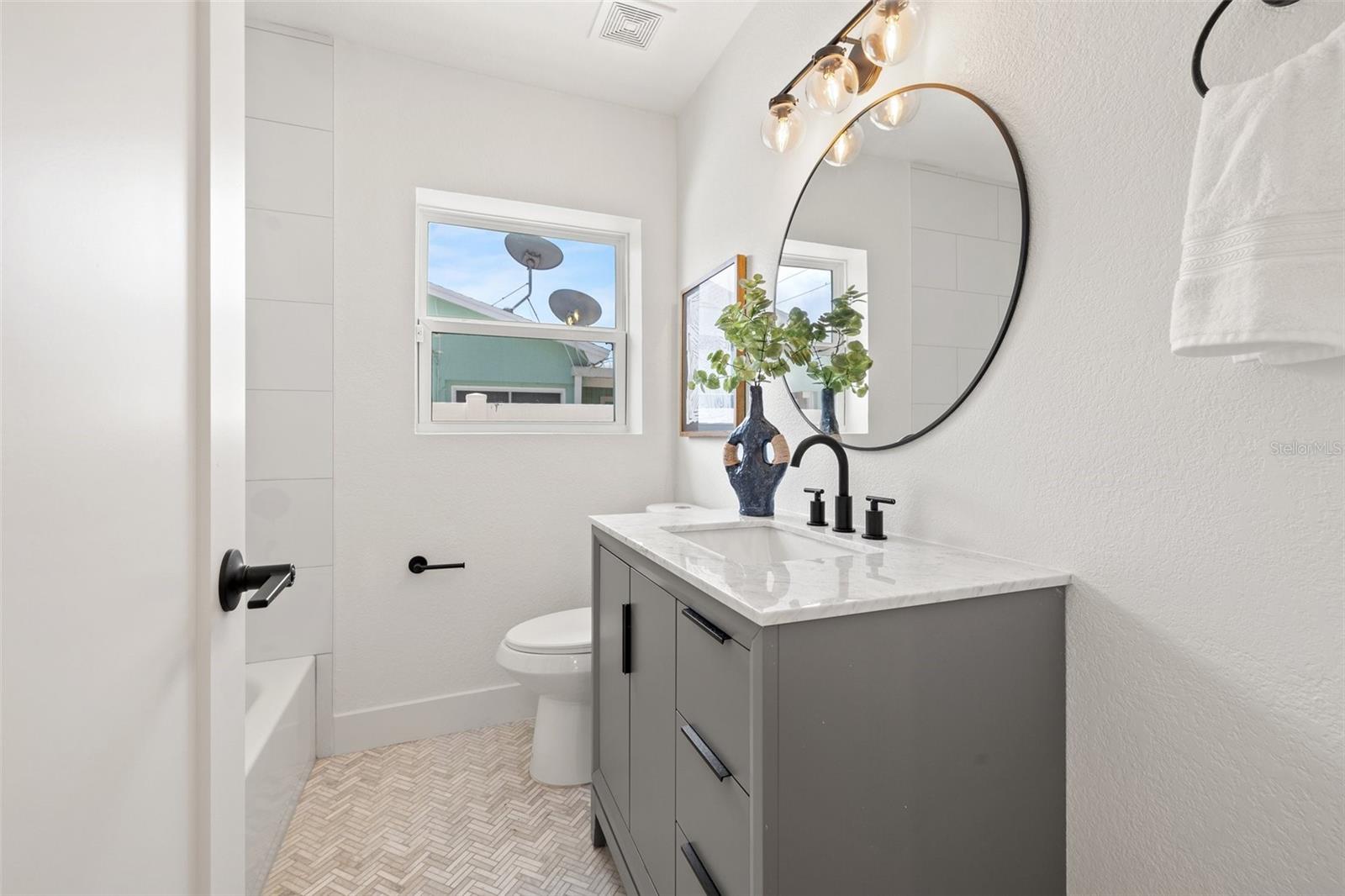 Image 32 of 64 For 864 Mandalay Avenue
