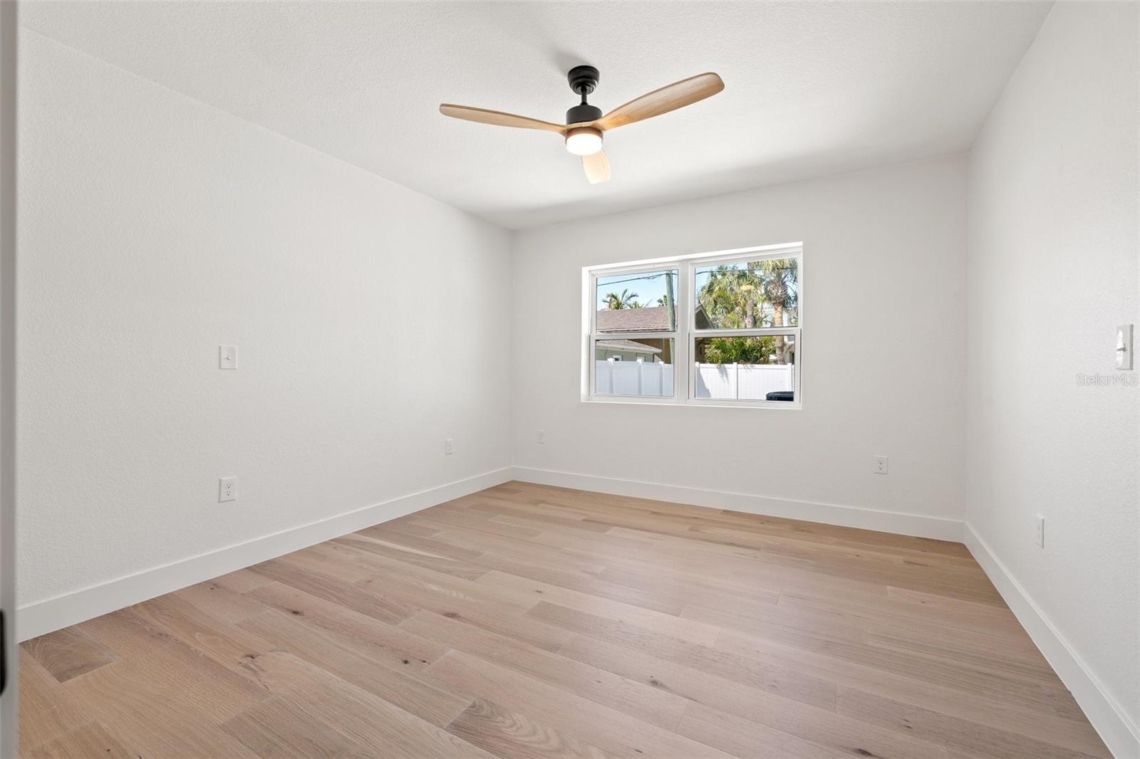 Image 34 of 64 For 864 Mandalay Avenue