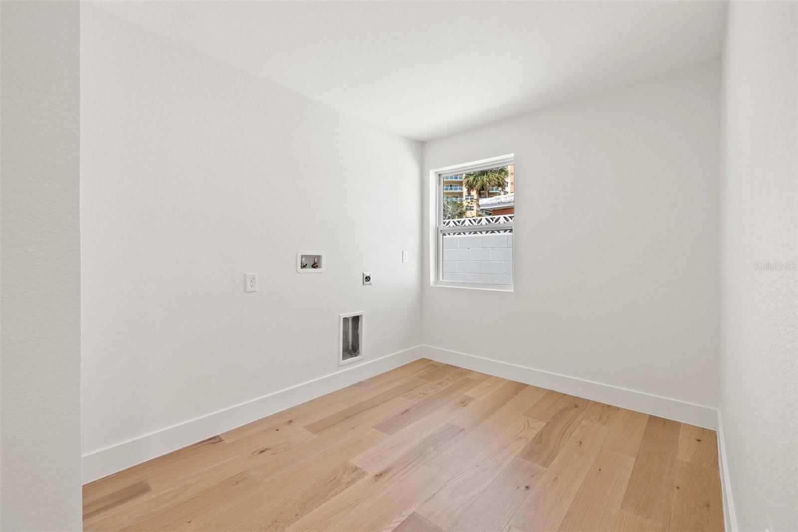 Image 37 of 64 For 864 Mandalay Avenue
