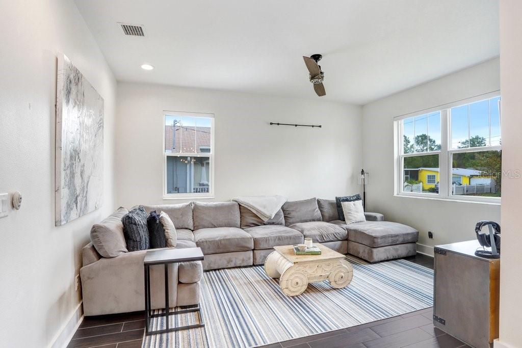Image 11 of 40 For 7113 Mascotte Street