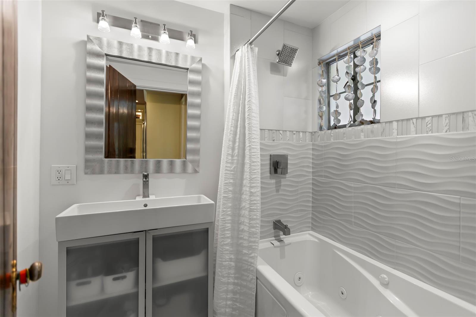 Image 43 of 51 For 646 16th Avenue Ne