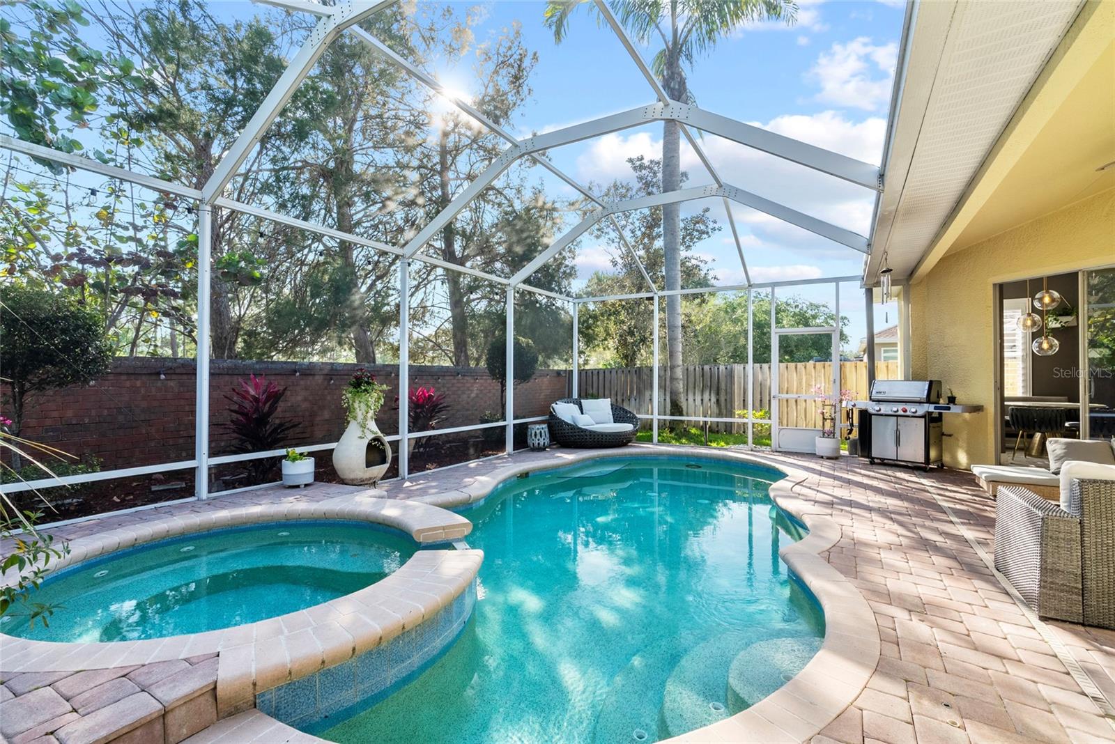 Image 21 of 41 For 10602 Rochester Way