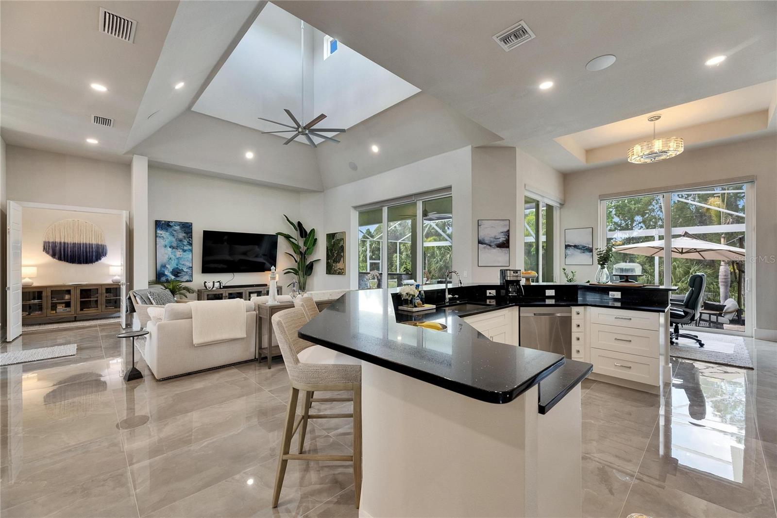 Image 20 of 100 For 706 Manns Harbor Drive