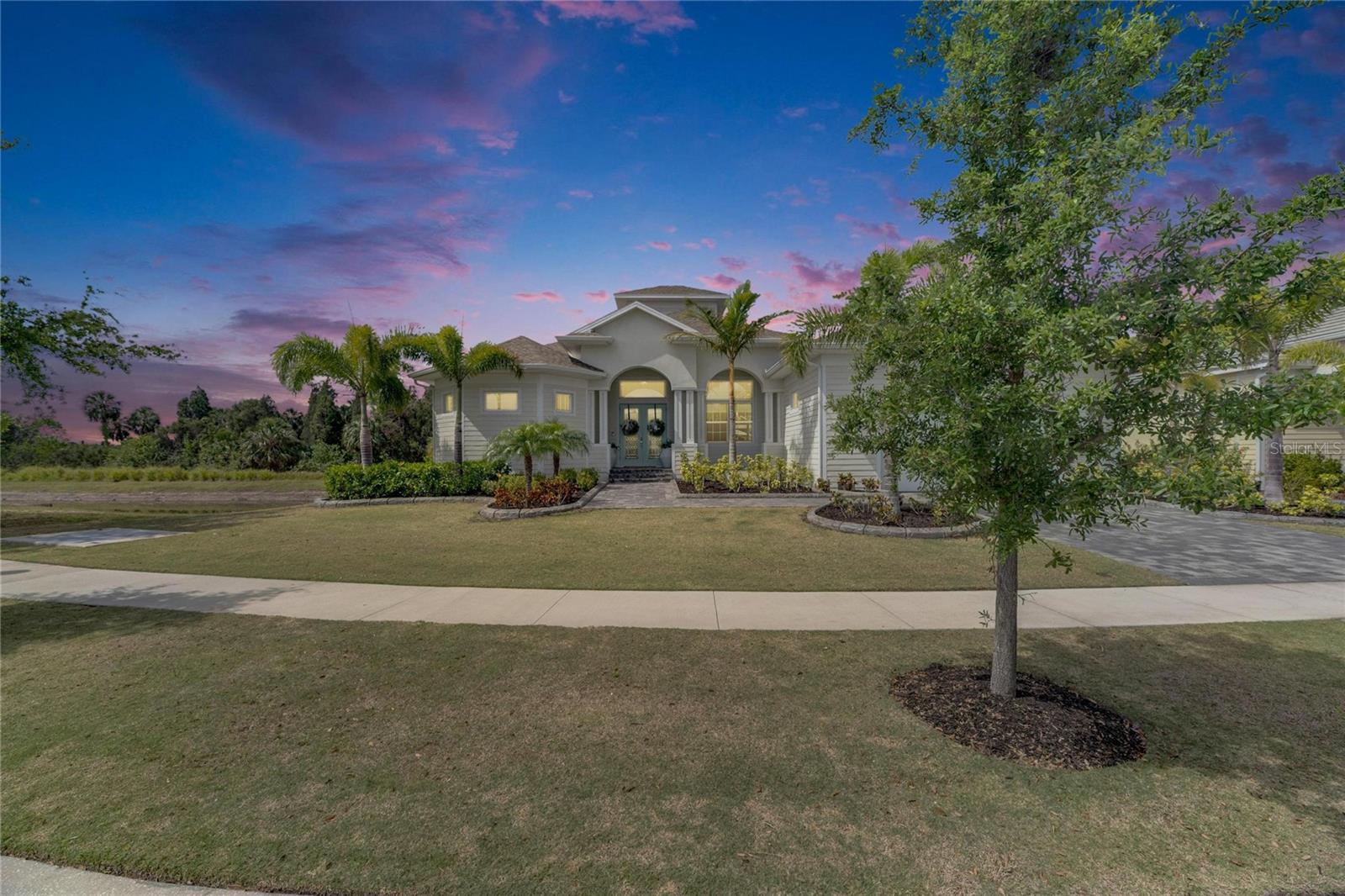 Image 6 of 100 For 706 Manns Harbor Drive