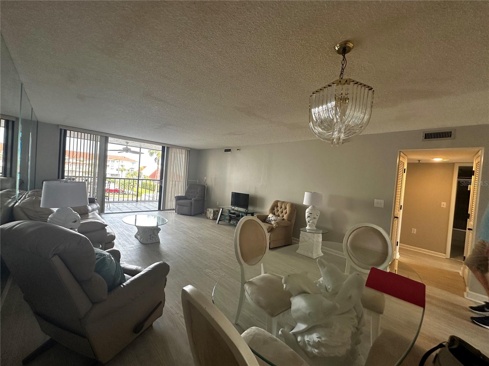 Image 4 of 15 For 19111 Vista Bay Drive 211