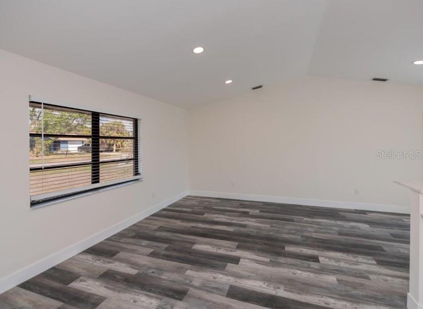 Image 16 of 27 For 17319 Terry Avenue
