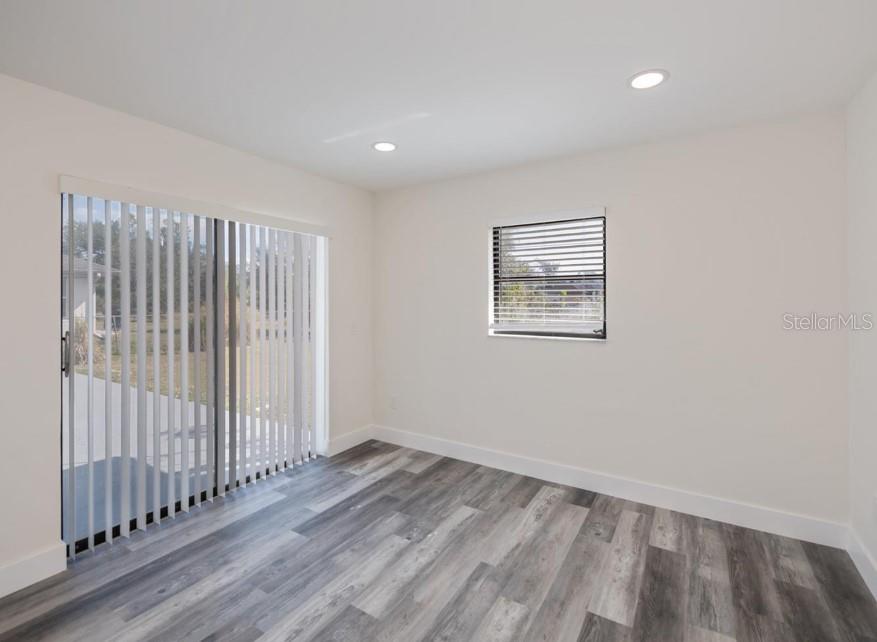 Image 18 of 27 For 17319 Terry Avenue