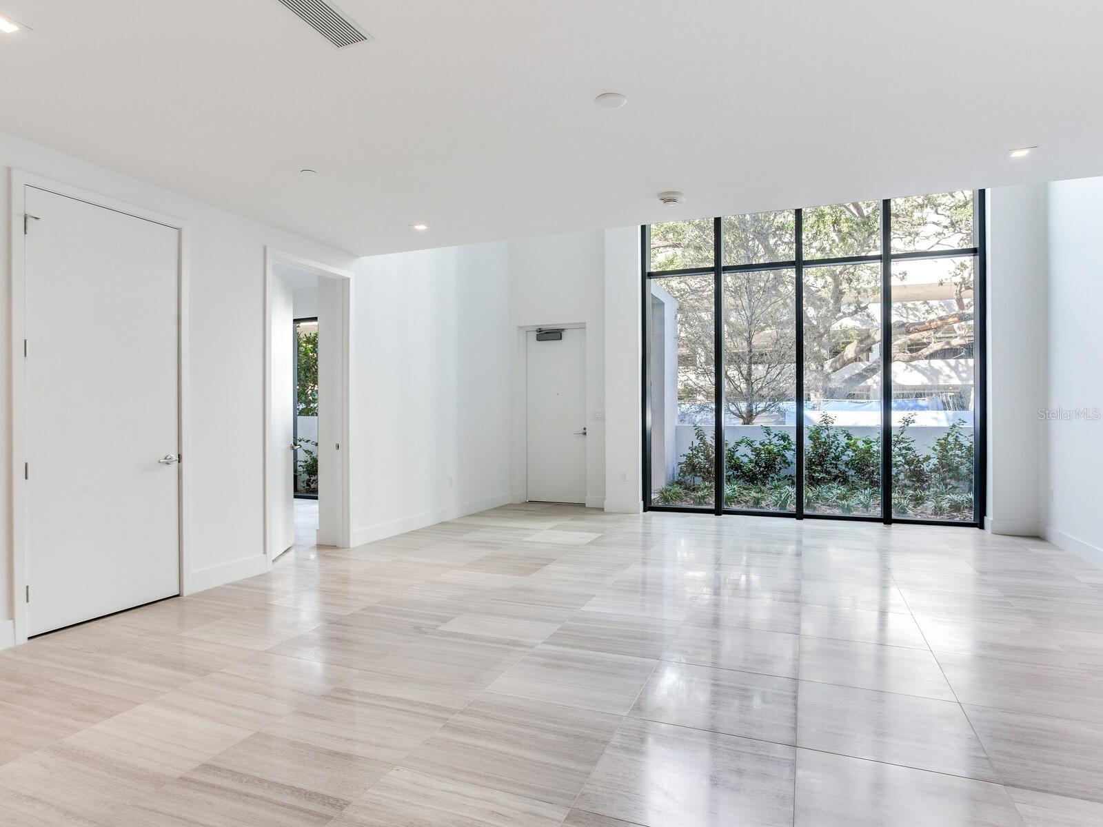 Image 42 of 99 For 3020 Santiago Street 4