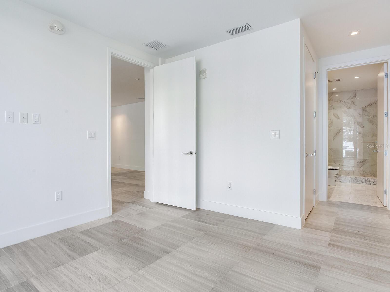 Image 66 of 99 For 3020 Santiago Street 4