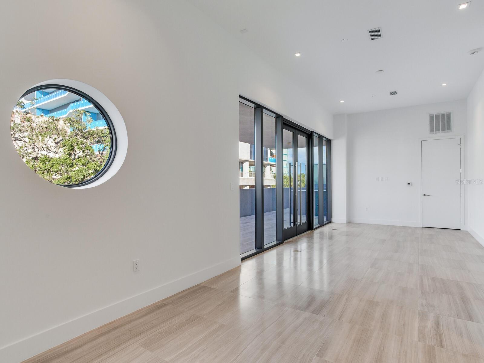 Image 89 of 99 For 3020 Santiago Street 4